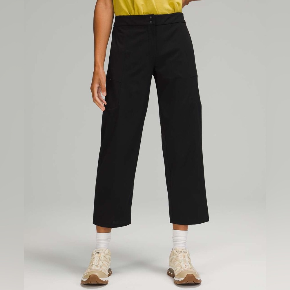 Lululemon Ventlight Cargo Mid-Rise Crop 26”